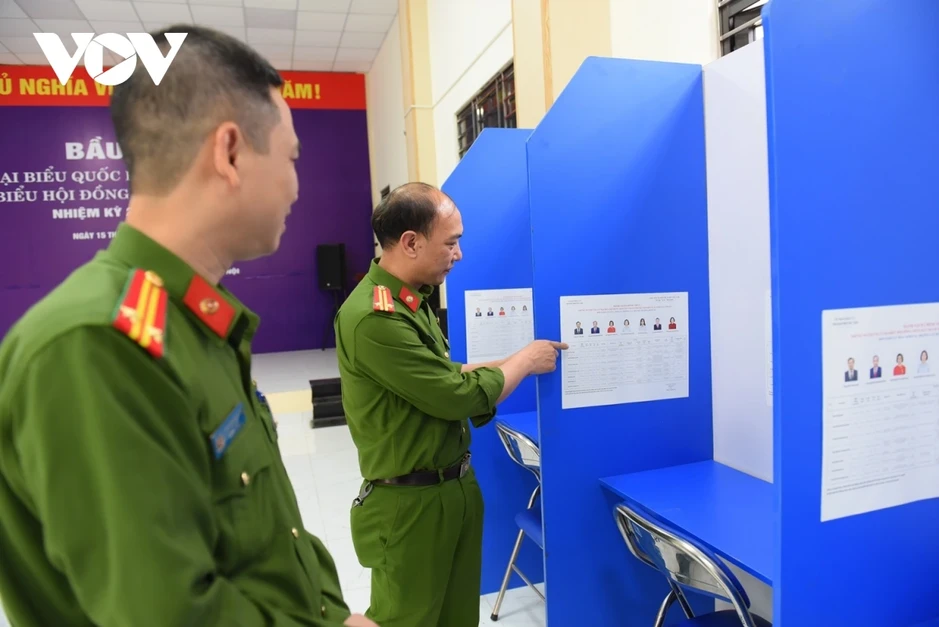 Công an phường Phú Thượng (Hà Nội) trực chiến 100% quân số cho ngày hội bầu cử Công an phường Phú Thượng (Hà Nội) trực chiến 100% quân số cho ngày hội bầu cử