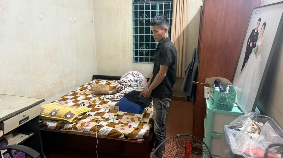 Công an Tân Lập bắt Phùng Thanh Tùng SN 2006 với ma túy vào lúc 13 giờ Công an Tân Lập bắt Phùng Thanh Tùng SN 2006 với ma túy vào lúc 13 giờ