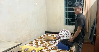 Công an Tân Lập bắt Phùng Thanh Tùng SN 2006 với ma túy vào lúc 13 giờ