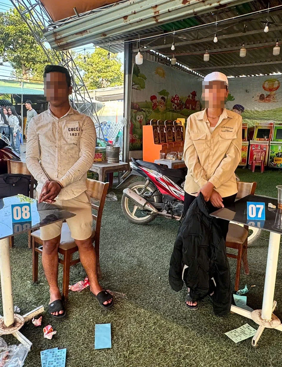 Công an Tây Ninh bắt giữ nhóm lừa đảo bằng trò bốc thăm trúng thưởng tại hội chợ Công an Tây Ninh bắt giữ nhóm lừa đảo bằng trò bốc thăm trúng thưởng tại hội chợ