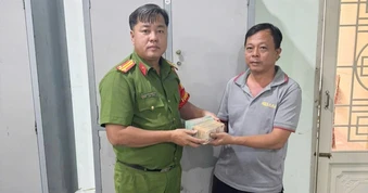 Công an Tây Ninh hỗ trợ trao trả hơn 300 triệu đồng người dân chuyển nhầm