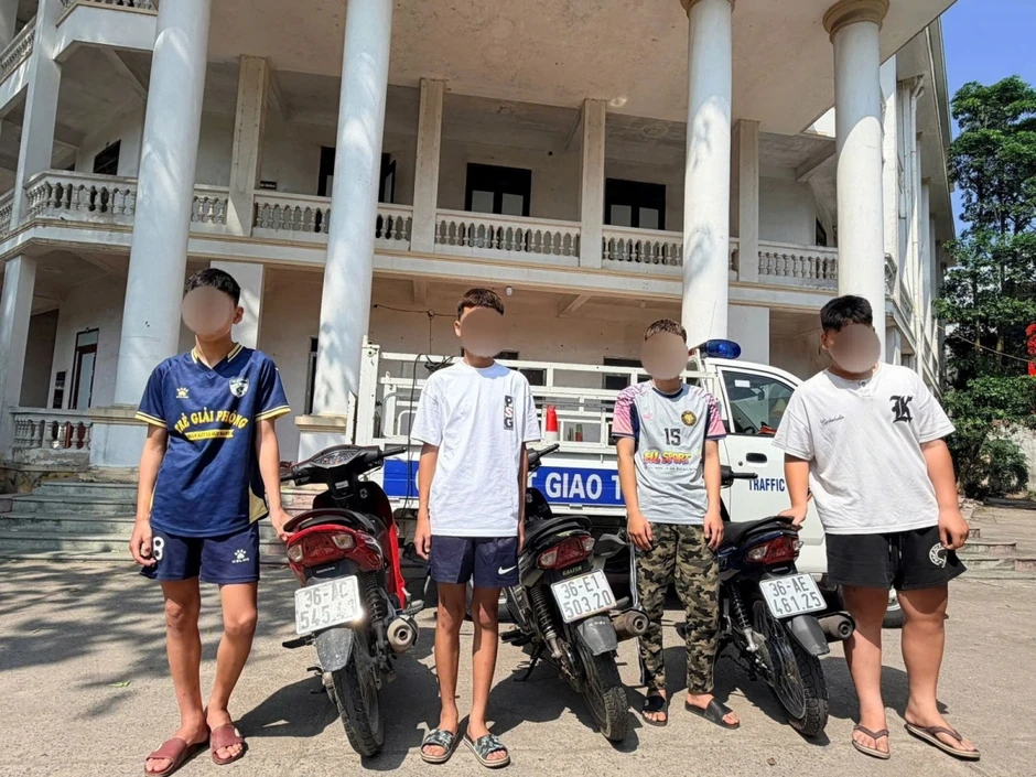 Công an Thanh Hoá xử lý nhóm lạng lách, đánh võng trên quốc lộ Công an Thanh Hoá xử lý nhóm lạng lách, đánh võng trên quốc lộ