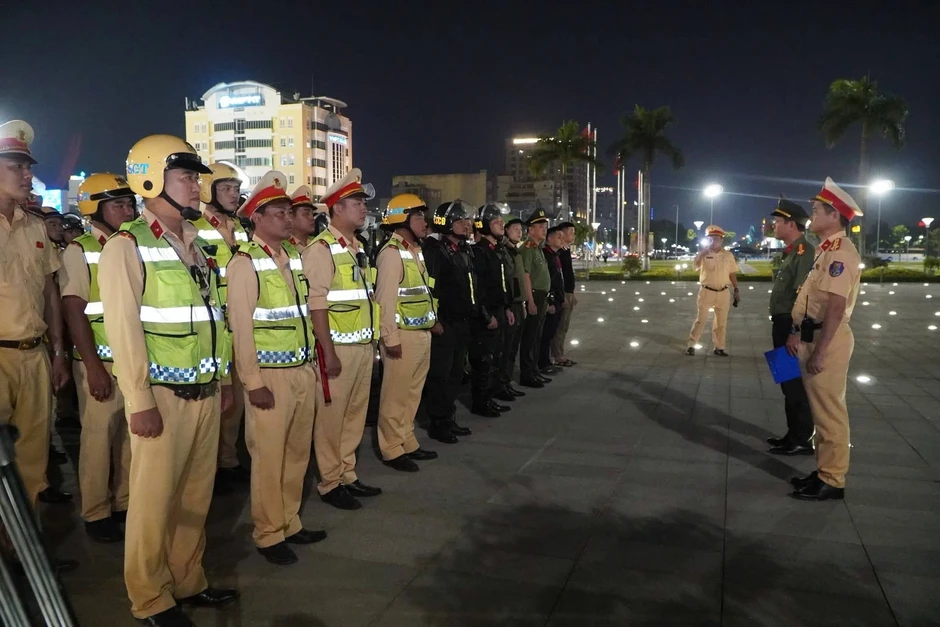 Công an thành phố Đà Nẵng kiên quyết xử lý 'mạnh tay' thanh thiếu niên tụ tập, gây rối Công an thành phố Đà Nẵng kiên quyết xử lý 'mạnh tay' thanh thiếu niên tụ tập, gây rối