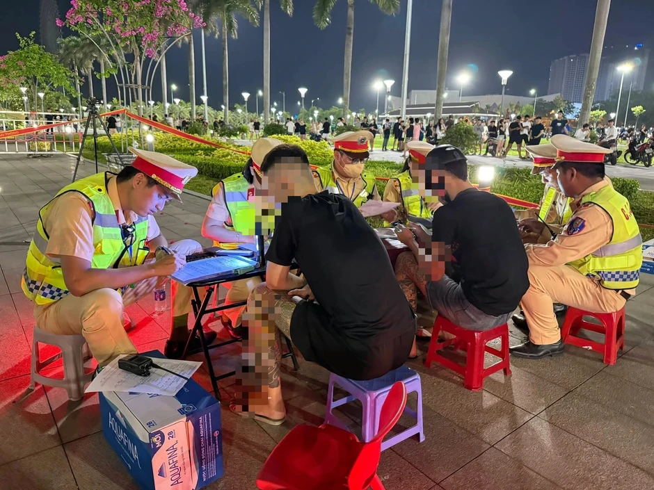 Công an thành phố Đà Nẵng kiên quyết xử lý 'mạnh tay' thanh thiếu niên tụ tập, gây rối Công an thành phố Đà Nẵng kiên quyết xử lý 'mạnh tay' thanh thiếu niên tụ tập, gây rối