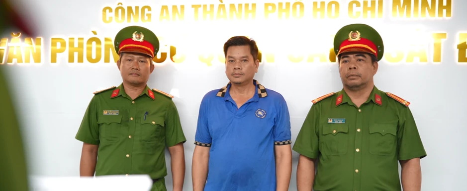 Công an Thành phố Hồ Chí Minh: Khởi tố 35 đối tượng tàng trữ, mua bán nhiều tấn chất độc xyanua Công an Thành phố Hồ Chí Minh: Khởi tố 35 đối tượng tàng trữ, mua bán nhiều tấn chất độc xyanua