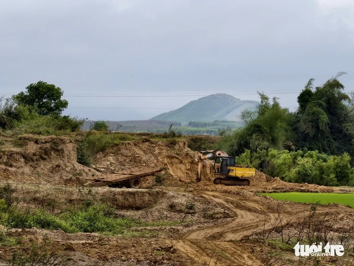 Công an tỉnh Đắk Lắk điều tra vụ múc đất nông nghiệp đem bán Công an tỉnh Đắk Lắk điều tra vụ múc đất nông nghiệp đem bán