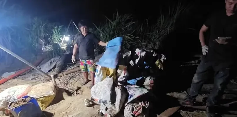 Công an tỉnh Đắk Lắk điều tra vụ nghi khai thác vàng trái phép tại xã Sông Hinh Công an tỉnh Đắk Lắk điều tra vụ nghi khai thác vàng trái phép tại xã Sông Hinh