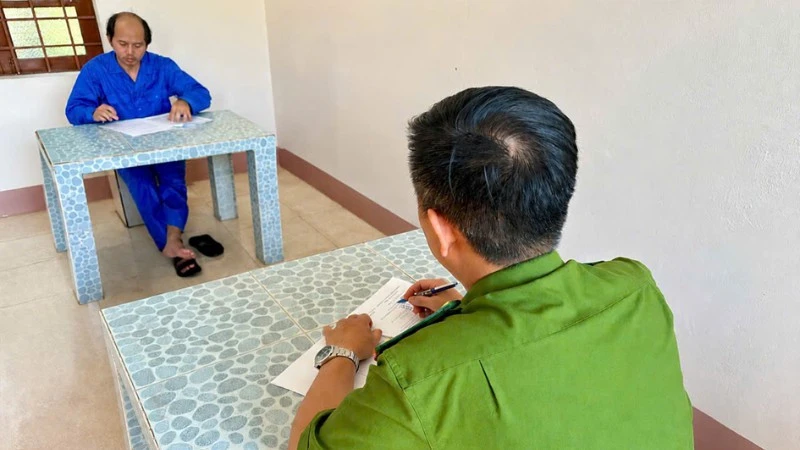 Công an tỉnh Đắk Lắk triệt phá đường dây tổ chức cá độ bóng đá liên tỉnh với quy mô lớn Công an tỉnh Đắk Lắk triệt phá đường dây tổ chức cá độ bóng đá liên tỉnh với quy mô lớn