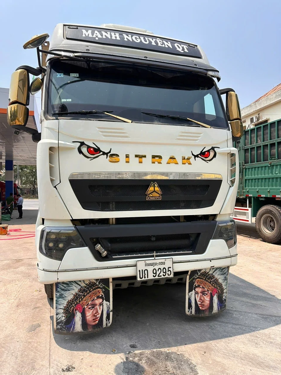 Công an tỉnh Quảng Trị bắt xe tải gia cố gầm chở dầu diesel qua biên giới Công an tỉnh Quảng Trị bắt xe tải gia cố gầm chở dầu diesel qua biên giới