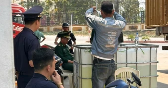 Công an tỉnh Quảng Trị bắt xe tải gia cố gầm chở dầu diesel qua biên giới
