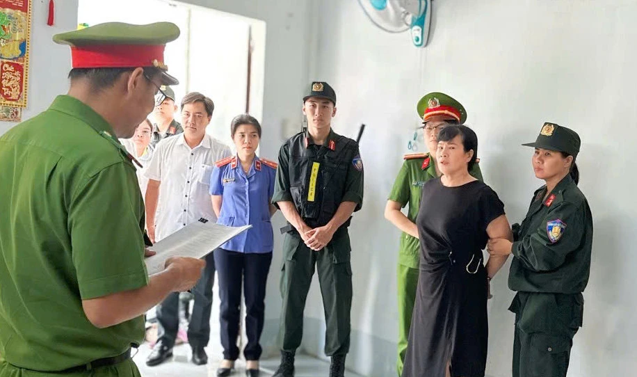 Công an TP Cần Thơ bắt giam chủ tài khoản Facebook 'Nguyễn Thị Châu' Công an TP Cần Thơ bắt giam chủ tài khoản Facebook 'Nguyễn Thị Châu'