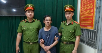 Công an TP . HCM bắt nghi phạm cướp tiệm vàng sau hơn 1 giờ gây án