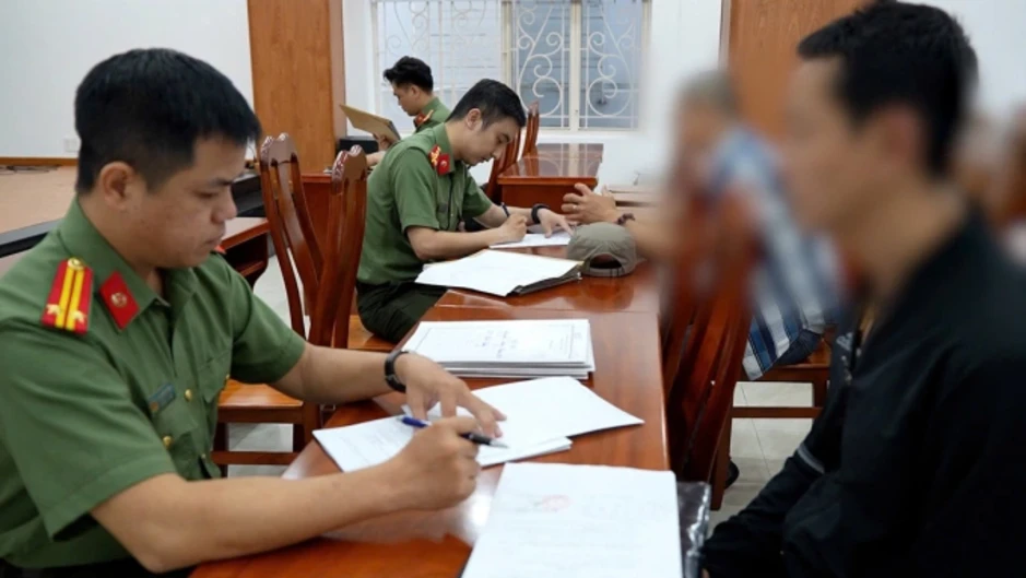 Công an TP HCM tiếp nhận 34 người bị Mỹ trục xuất Công an TP HCM tiếp nhận 34 người bị Mỹ trục xuất