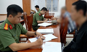 Công an TP HCM tiếp nhận 34 người bị Mỹ trục xuất