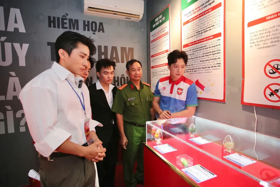 Công an TP Hồ Chí Minh bắt tay KOL, nghệ sĩ chống ma túy trên mạng xã hội Công an TP Hồ Chí Minh bắt tay KOL, nghệ sĩ chống ma túy trên mạng xã hội