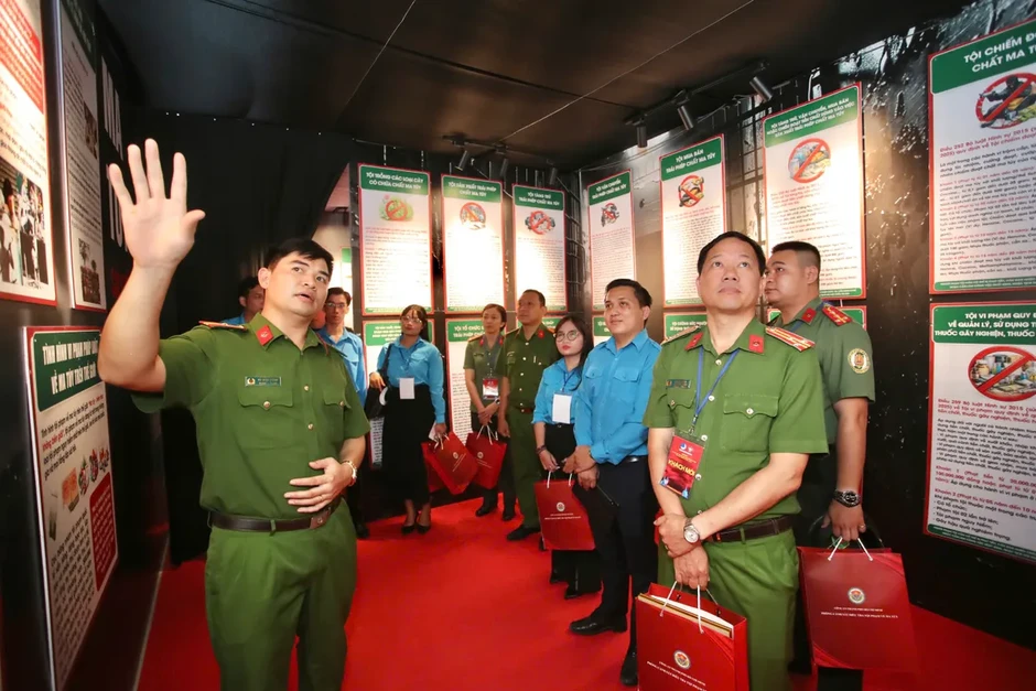Công an TP Hồ Chí Minh bắt tay KOL, nghệ sĩ chống ma túy trên mạng xã hội Công an TP Hồ Chí Minh bắt tay KOL, nghệ sĩ chống ma túy trên mạng xã hội