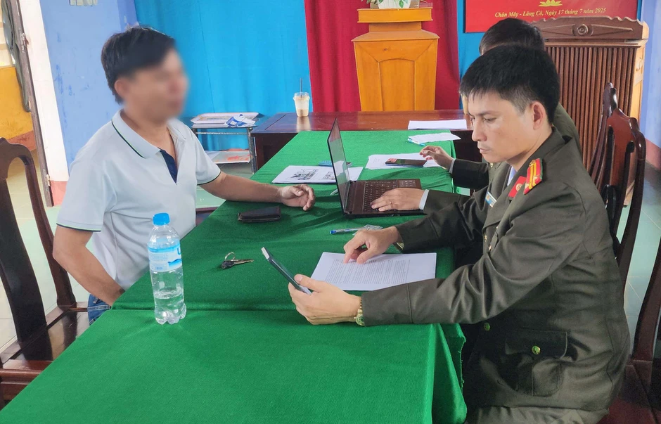 Công an TP. Huế mời làm việc 45 người chia sẻ, tương tác với trang mạng phản động Công an TP. Huế mời làm việc 45 người chia sẻ, tương tác với trang mạng phản động