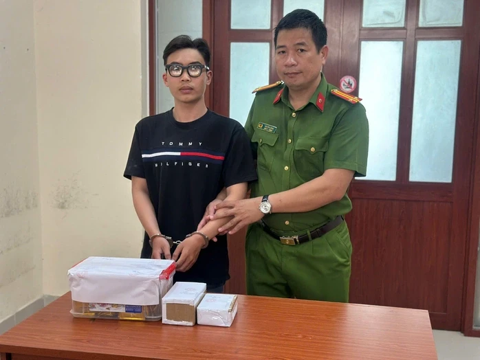 Công an TPHCM bắt 30 đối tượng sau khi kiểm tra một ô tô đang lưu thông