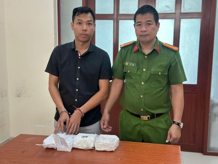 Công an TPHCM bắt 30 đối tượng sau khi kiểm tra một ô tô đang lưu thông