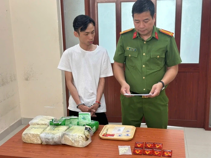 Công an TPHCM bắt 30 đối tượng sau khi kiểm tra một ô tô đang lưu thông