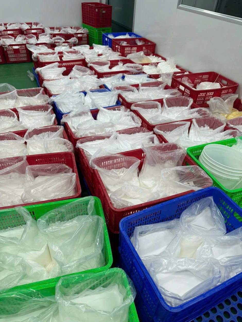 Công an TP.HCM bắt 5 người vụ 'xưởng kem trộn' giả nhãn hiệu OLAY, Vaseline... Công an TP.HCM bắt 5 người vụ 'xưởng kem trộn' giả nhãn hiệu OLAY, Vaseline...