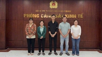 Công an TP.HCM bắt 5 người vụ 'xưởng kem trộn' giả nhãn hiệu OLAY, Vaseline...