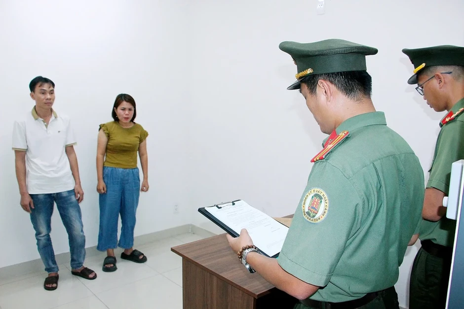 Công an TP.HCM bắt cặp vợ chồng thuê 11 người Bangladesh quá hạn tạm trú làm việc Công an TP.HCM bắt cặp vợ chồng thuê 11 người Bangladesh quá hạn tạm trú làm việc