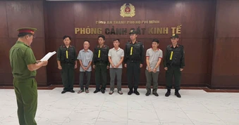 Công an TP.HCM bắt giam 3 người sản xuất thuốc đông y giả trộn Paracetamol