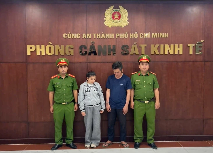 Công an TP.HCM bắt nhóm làm bột ngọt Ajinomoto giả, lên đến hàng tấn Công an TP.HCM bắt nhóm làm bột ngọt Ajinomoto giả, lên đến hàng tấn