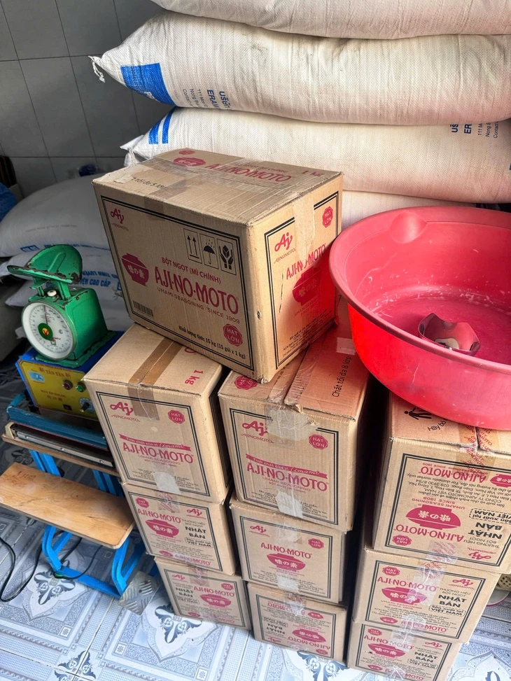 Công an TP.HCM bắt nhóm làm bột ngọt Ajinomoto giả, lên đến hàng tấn Công an TP.HCM bắt nhóm làm bột ngọt Ajinomoto giả, lên đến hàng tấn