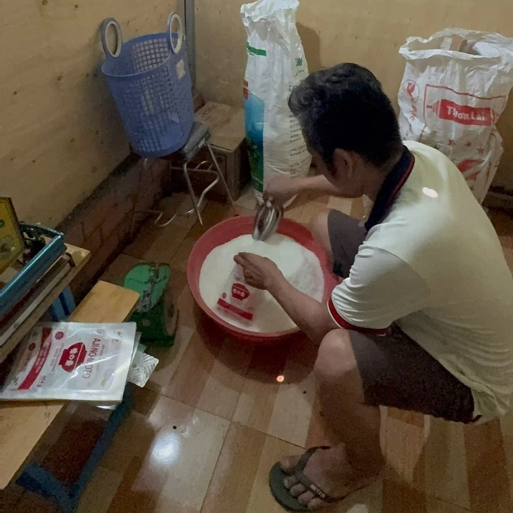 Công an TP.HCM bắt nhóm làm bột ngọt Ajinomoto giả, lên đến hàng tấn Công an TP.HCM bắt nhóm làm bột ngọt Ajinomoto giả, lên đến hàng tấn