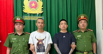 Công an TP.HCM bắt tạm giam 2 đối tượng chặn xe, đánh người mua vé số