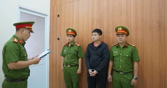 Công an TPHCM bắt thanh niên cho vay lãi nặng