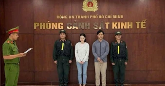 Công an TP.HCM bắt vợ chồng sản xuất thuốc giảm cân Emo’s chứa chất cấm
