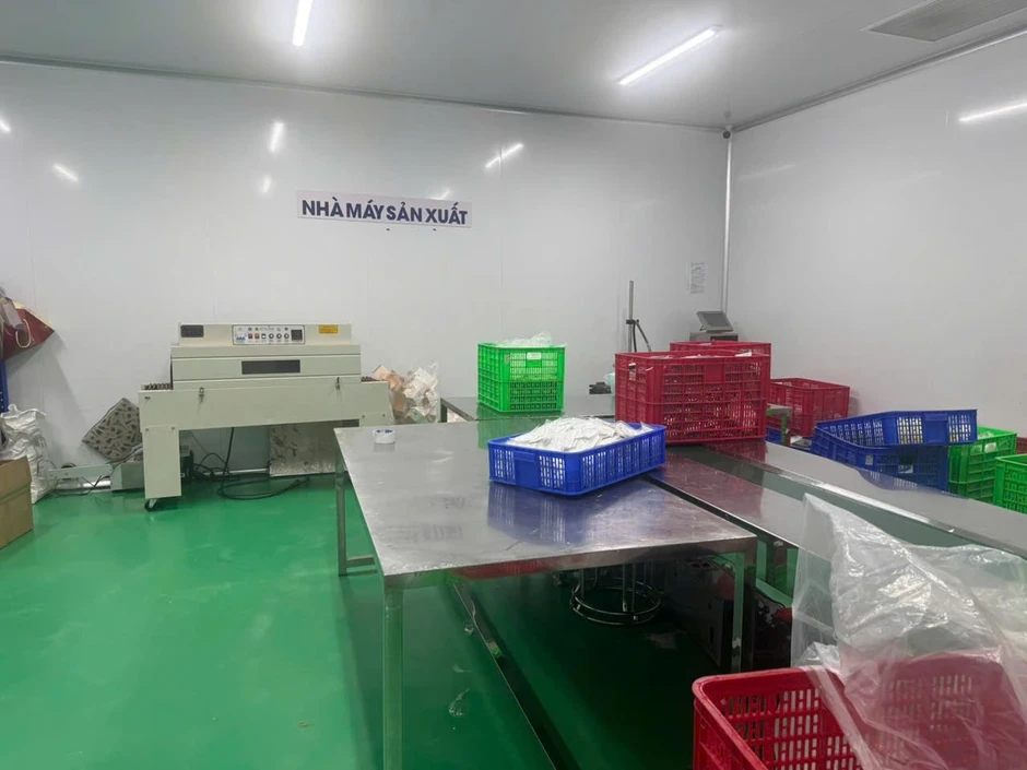 Công an TP.HCM bóc trần đường dây 'hô biến' kem trộn thành hàng ngoại Công an TP.HCM bóc trần đường dây 'hô biến' kem trộn thành hàng ngoại