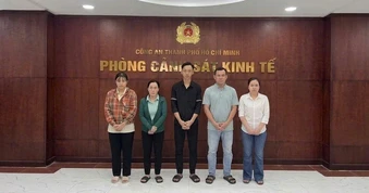 Công an TP.HCM bóc trần đường dây 'hô biến' kem trộn thành hàng ngoại
