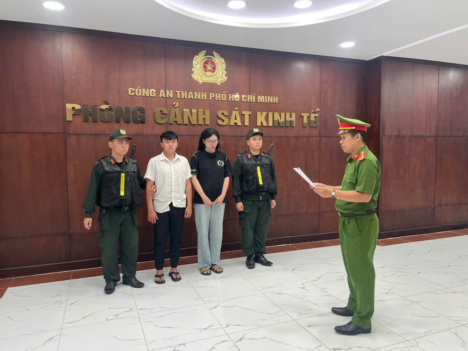 Công an TP.HCM khởi tố cặp vợ chồng bán hàng giả nhãn hiệu quy mô lớn Công an TP.HCM khởi tố cặp vợ chồng bán hàng giả nhãn hiệu quy mô lớn