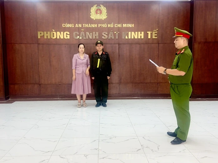 Công an TPHCM khởi tố chủ sở hữu thương hiệu Vải áo dài Đất Lành Công an TPHCM khởi tố chủ sở hữu thương hiệu Vải áo dài Đất Lành
