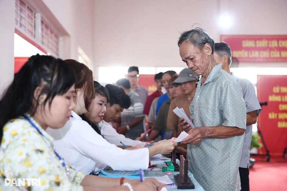 Công an TPHCM khuyến cáo người dân không đăng thẻ cử tri lên mạng Công an TPHCM khuyến cáo người dân không đăng thẻ cử tri lên mạng