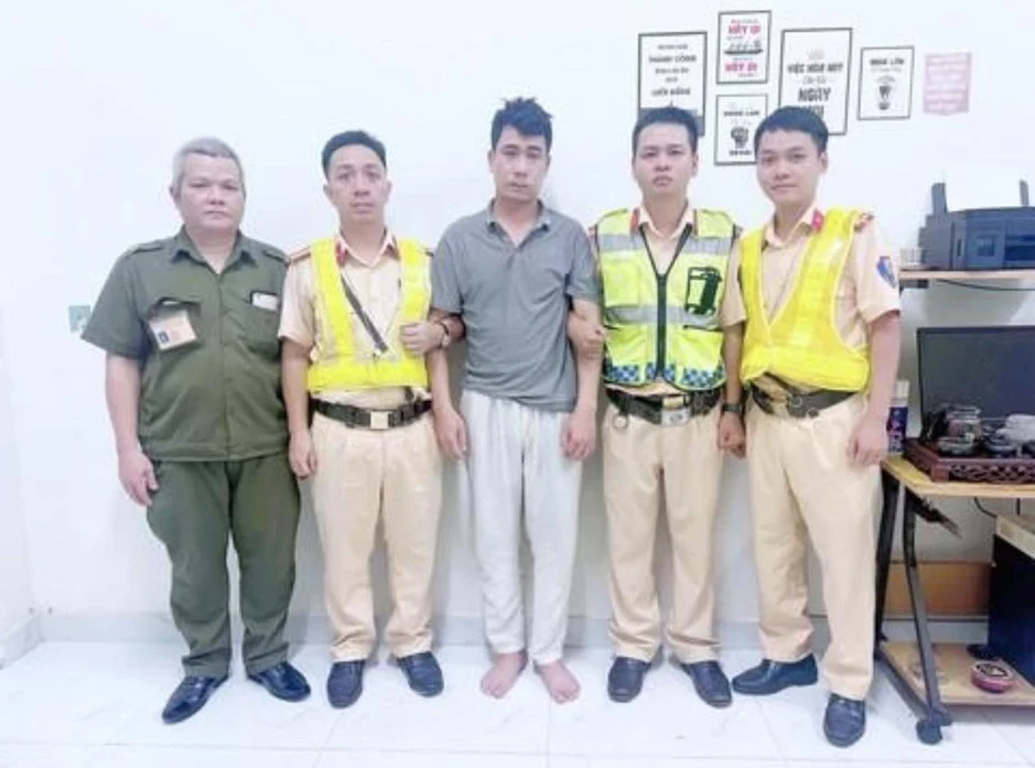 Công an TP.HCM phối hợp Đồng Nai bắt nghi can trộm điện thoại đang trên đường tẩu thoát Công an TP.HCM phối hợp Đồng Nai bắt nghi can trộm điện thoại đang trên đường tẩu thoát