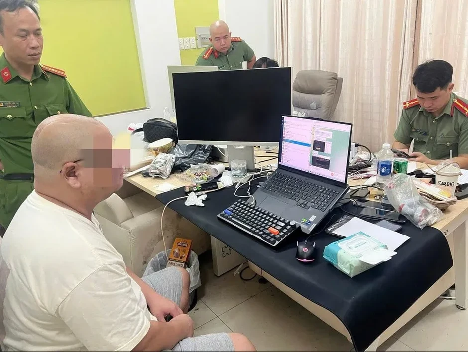 Công an TPHCM rà soát, kiểm tra người nước ngoài cư trú trái phép Công an TPHCM rà soát, kiểm tra người nước ngoài cư trú trái phép