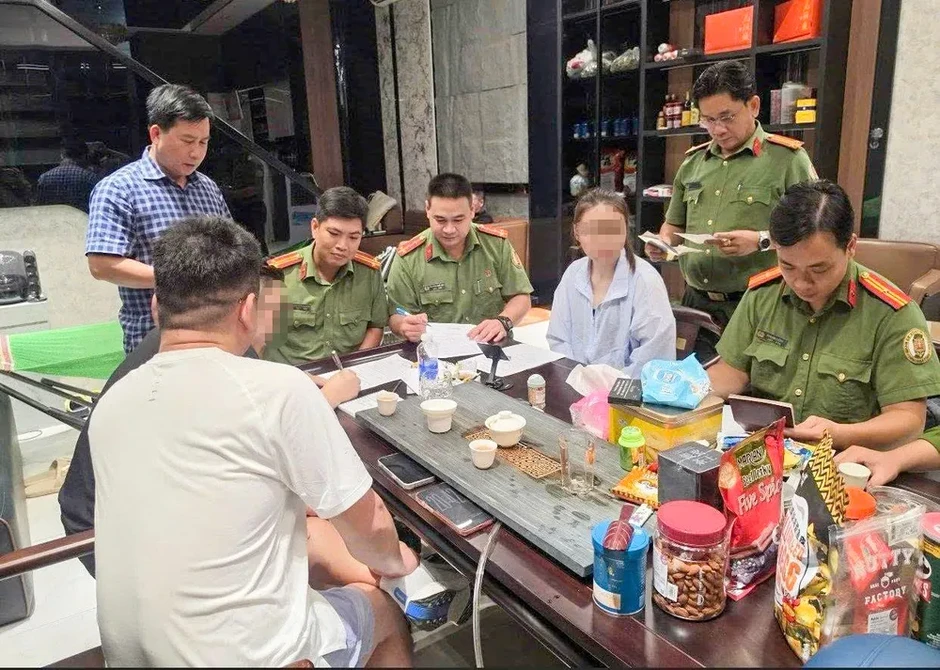 Công an TPHCM rà soát, kiểm tra người nước ngoài cư trú trái phép Công an TPHCM rà soát, kiểm tra người nước ngoài cư trú trái phép