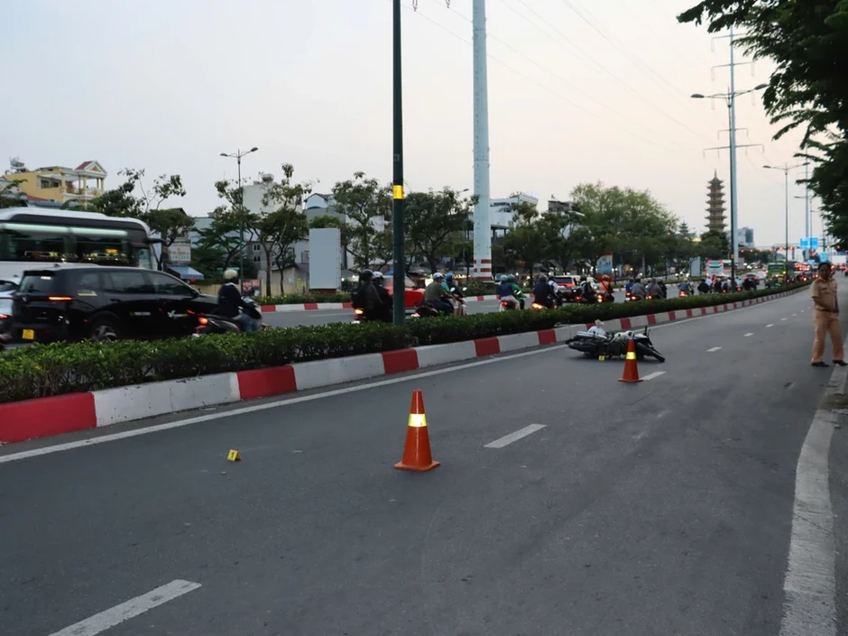 Công an TP.HCM tìm nhân chứng trong vụ tai nạn trên đường Phạm Văn Đồng Công an TP.HCM tìm nhân chứng trong vụ tai nạn trên đường Phạm Văn Đồng