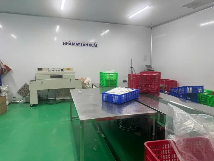 Công an TP.HCM triệt phá 'công xưởng kem trộn' Công an TP.HCM triệt phá 'công xưởng kem trộn'