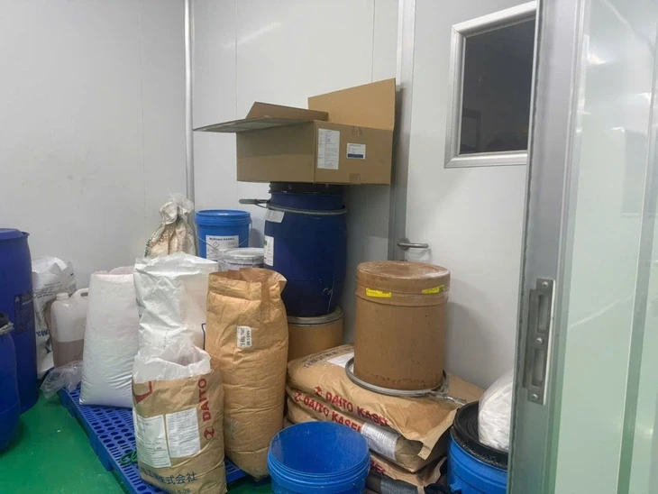 Công an TP.HCM triệt phá 'công xưởng kem trộn' Công an TP.HCM triệt phá 'công xưởng kem trộn'