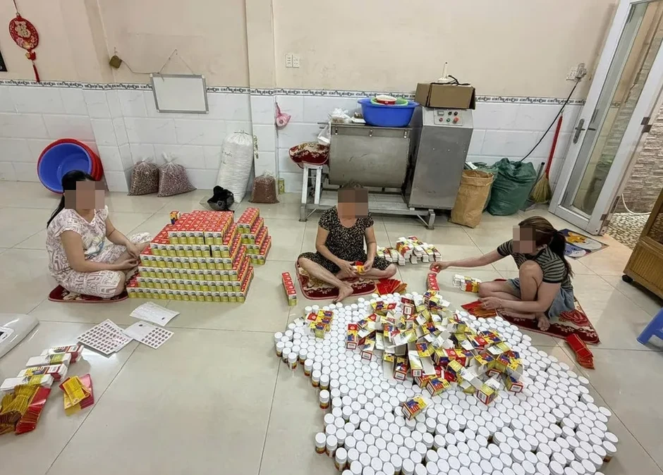 Công an TPHCM triệt phá đường dây sản xuất, buôn bán thuốc đông y giả Công an TPHCM triệt phá đường dây sản xuất, buôn bán thuốc đông y giả