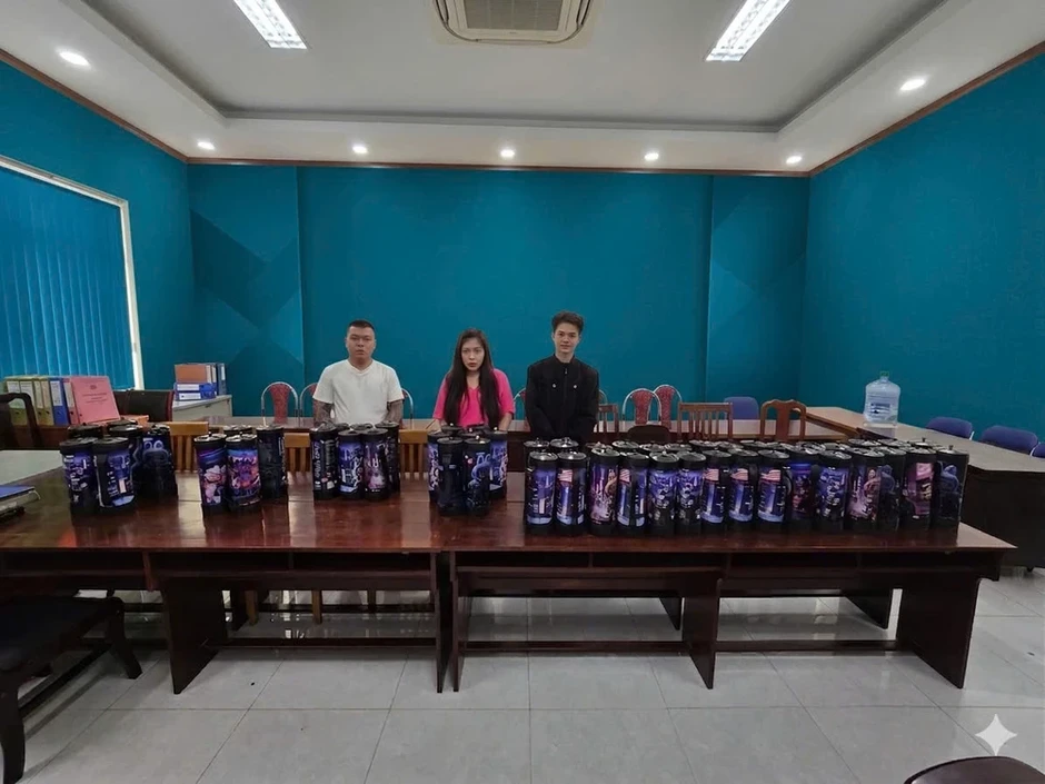 Công an TP.HCM triệt phá nhóm bán khí cười, giao dịch qua mạng hơn 10 tỉ đồng Công an TP.HCM triệt phá nhóm bán khí cười, giao dịch qua mạng hơn 10 tỉ đồng