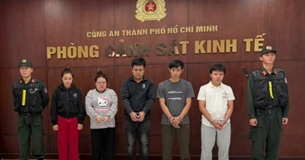 Công an TP.HCM triệt phá xưởng sản xuất hơn 23.000 đôi dép 'hàng hiệu' giả