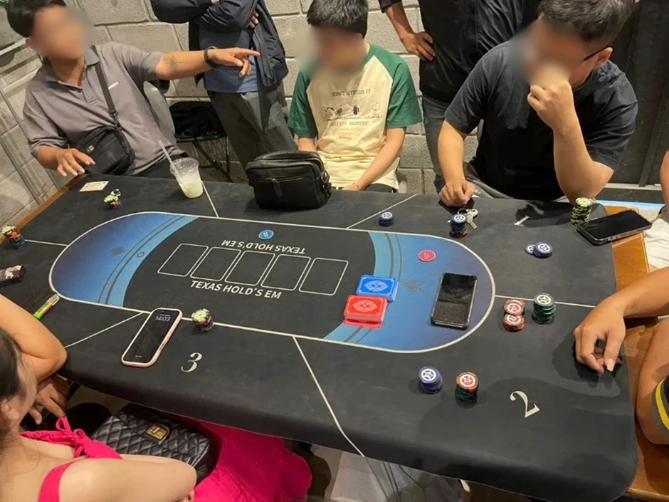 Công an triệt phá điểm đánh bạc bằng Poker trong quán cà phê ở Bình Thuận Công an triệt phá điểm đánh bạc bằng Poker trong quán cà phê ở Bình Thuận