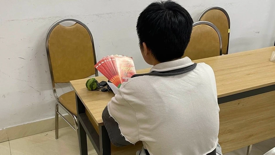 Công an triệu tập làm việc 2 đối tượng rao bán vé "Tổ quốc trong tim"